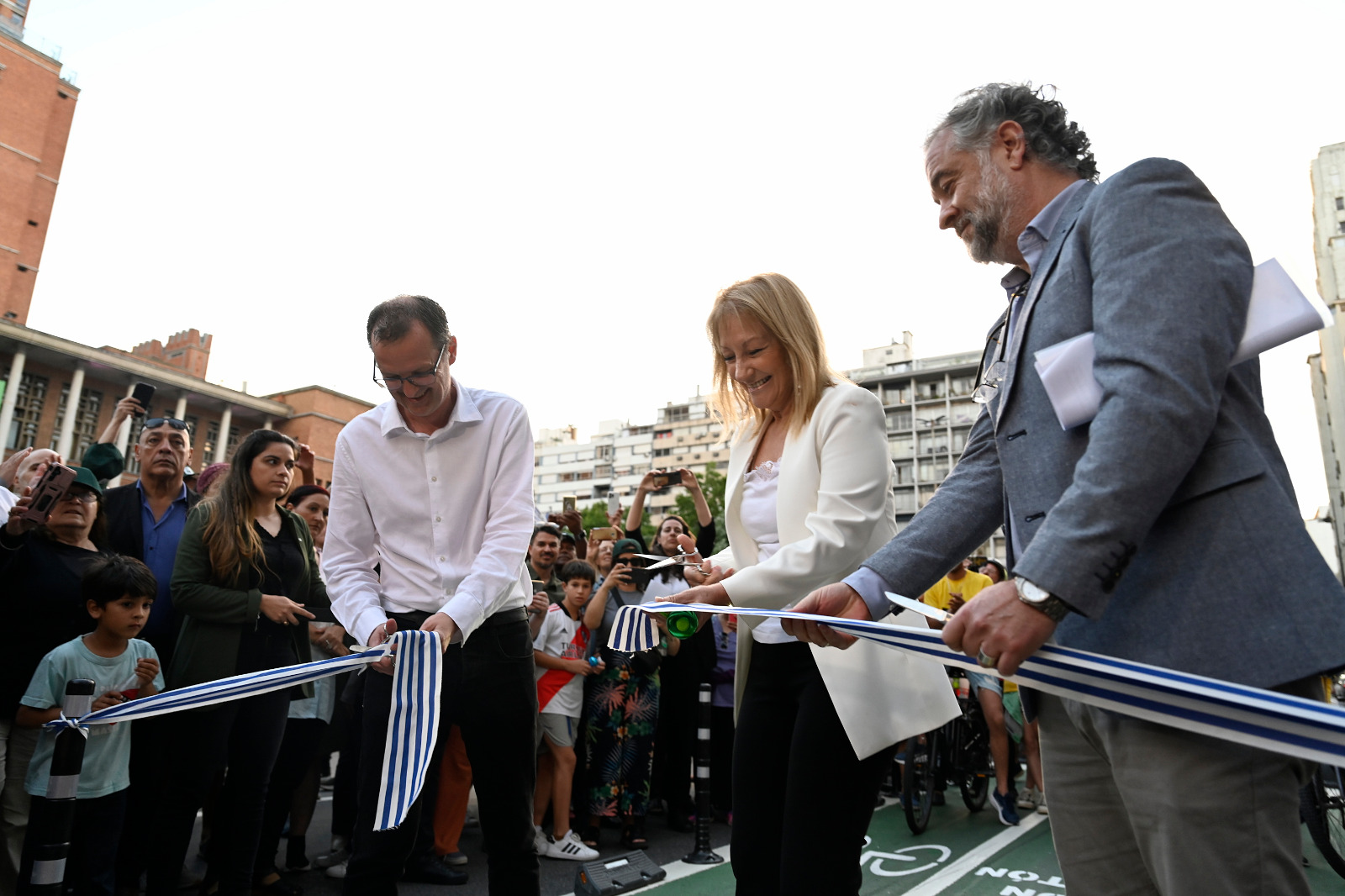 La Intendenta De Montevideo Inaugur La Ciclov A En De Julio Y