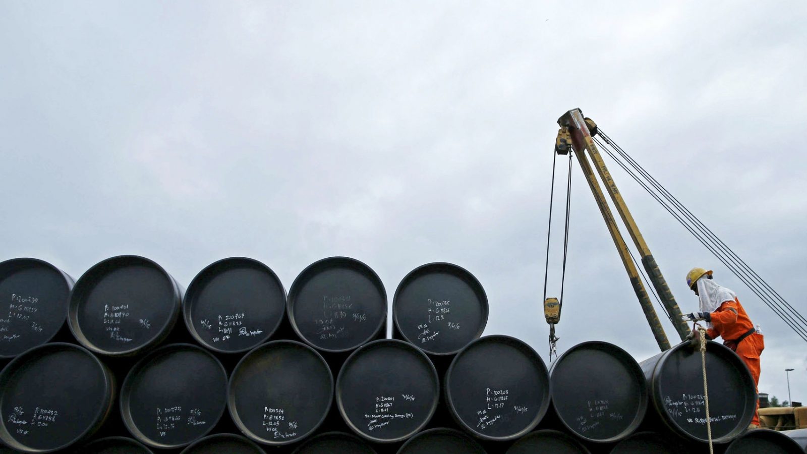 Qué está sucediendo con el petróleo crudo y por qué no hay dónde guardarlo