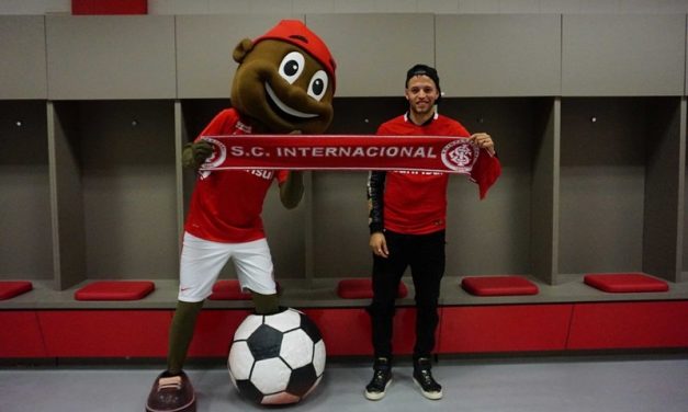 «Diente» Lopez llevará el número 7 en Inter de Porto Alegre que lo recibió con bombos y platillos