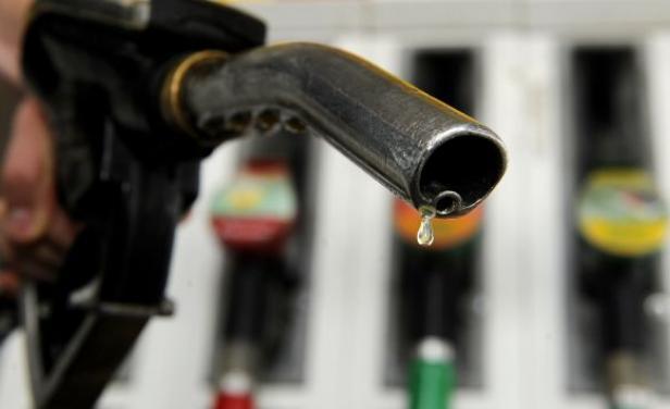 Estaciones de Nafta definen paramétrica que incluye aumento de sus ganancias en el precio del combustible.