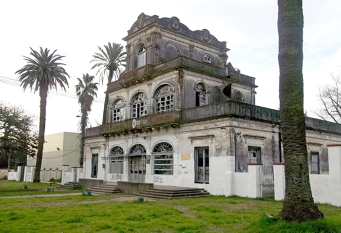 Vecinos de Santa Lucía juntan firmas para recuperar Palacio Lacueva