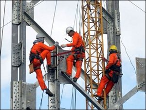 obreros-trabajando-en-la-estructura-de-la-linea-de-500-kv-solamente-faltan-montar-49-torres-de-758-_595_449_168718