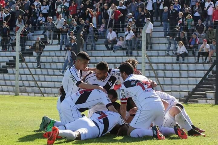 Danubio ganó y es líder