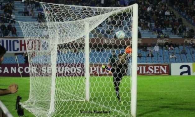 De la mano de Ligüera Nacional derrota a Fénix en el Centenario