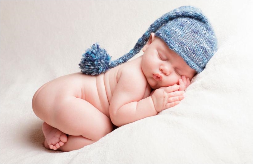 Los bebés reducen el riesgo de muerte súbita si duermen con sus padres