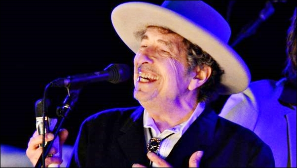 Bob Dylan, el ausente, estuvo más presente que nunca en la entrega de los premios Nobel
