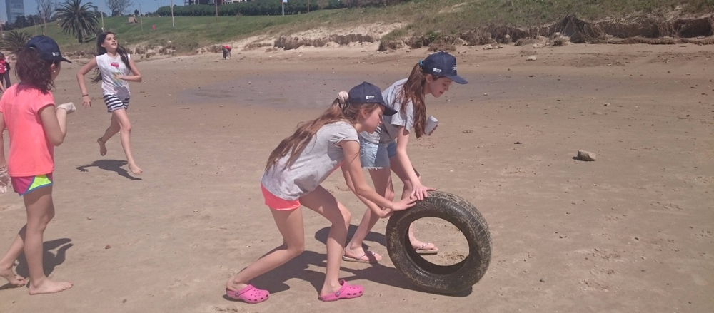 Escombros, neumáticos, maderas y plásticos fueron retirados de las playas uruguayas