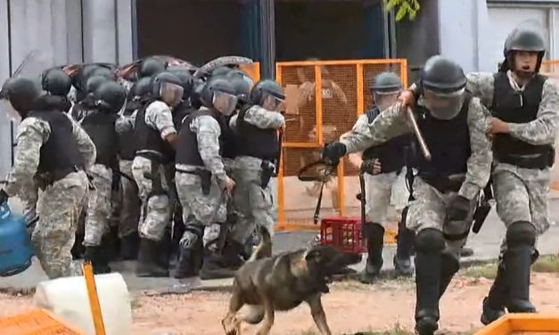 «Homicidio muy especialmente agravado en grado de tentativa» para quien arrojó la garrafa