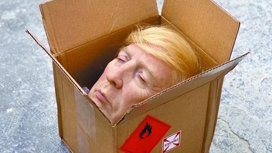 Donald Trump: su cabeza dentro de una caja inflamable
