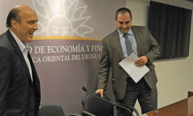 Gobierno posterga retiro de efectivo de taxis hasta julio de 2017