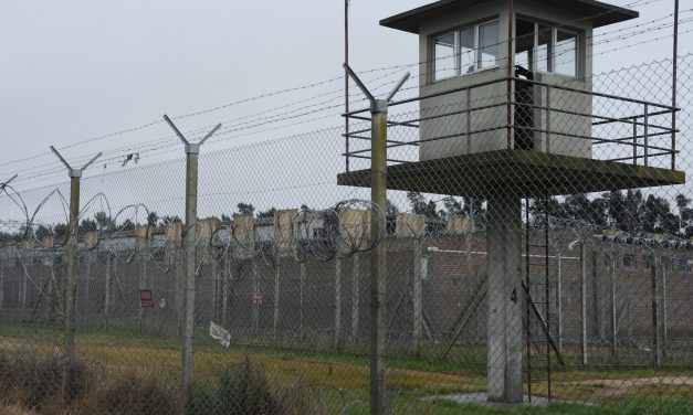 Descartan motín en cárcel de Canelones. Cuatro reclusos quemados.