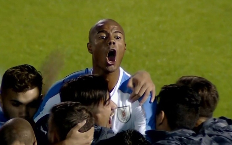 Uruguay debutó en gran forma venciendo a Argentina por 3 a 0