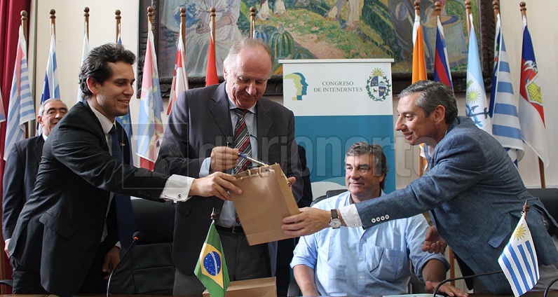 Se ratifica cooperación  entre Congreso de Intendentes y Confederación de Municipios  Brasil