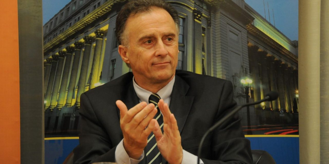 Citarán al parlamento al expresidente del BROU Fernando Calloia para dar explicaciones sobre la financiación del Diamantis Plaza