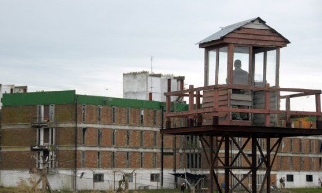 Cinco reclusos se encuentran internados al sufrir quemaduras luego de una riña en la cárcel de Santiago Vázquez