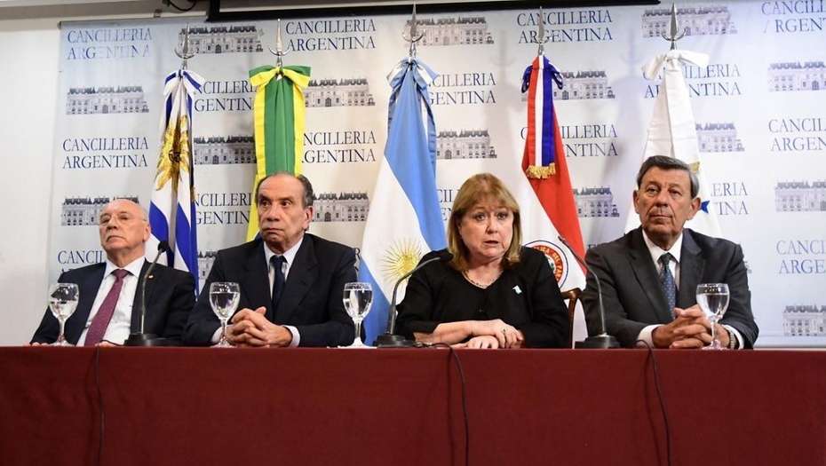 Mercosur exige a Venezuela restaurar el orden democrático