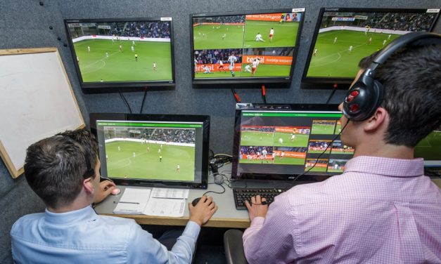 Árbitros sudamericanos harán curso de VAR para la Libertadores