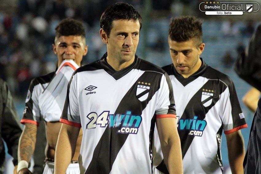 Gran partido de Danubio ante Sport Recife 3 a 0