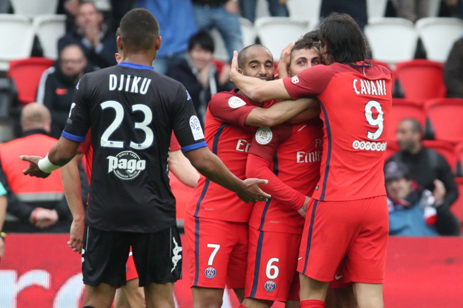 PSG goleó a Bastia con cinco goles, dos convertidos por Cavani, y continúa al pie de lucha ante Mónaco