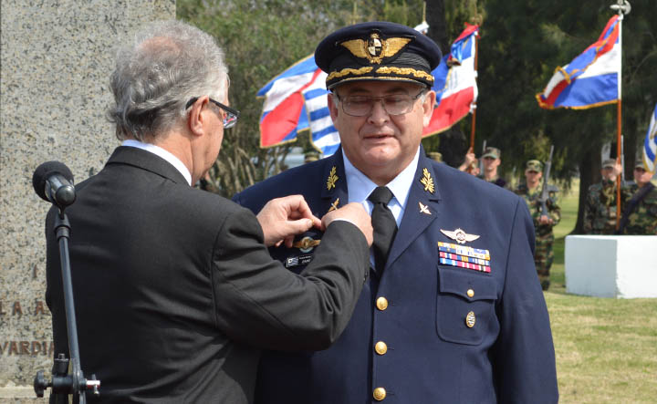 Comandante de la Fuerza Aérea coincide con el sancionado Manini Ríos
