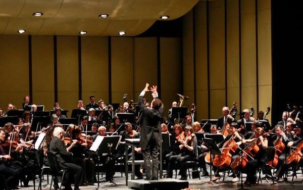 La Filarmónica con Bruno Gelber en el Teatro Solís