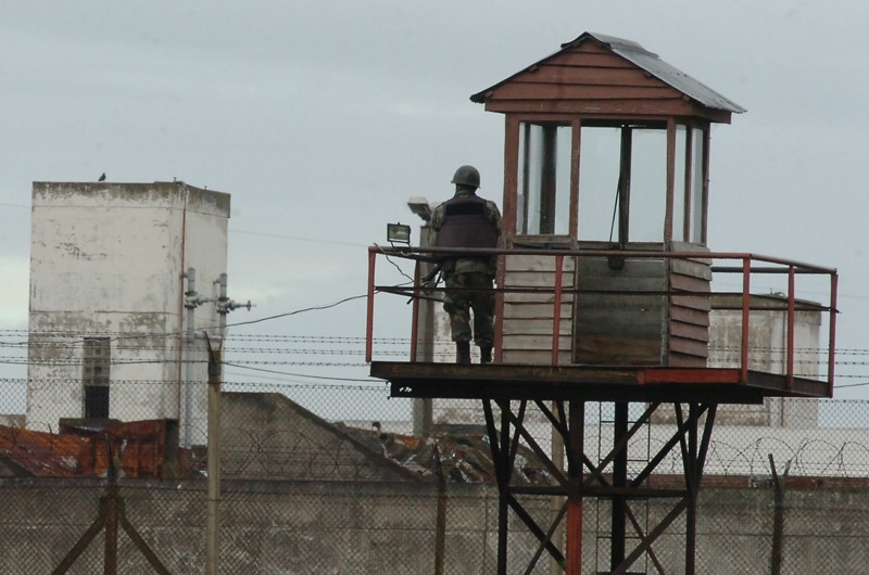 Diputados aprobaron control militar a cárceles hasta 2021