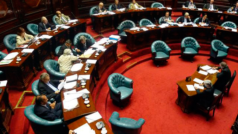 Senado aprobó llamado a comisión de Ministros por UPM
