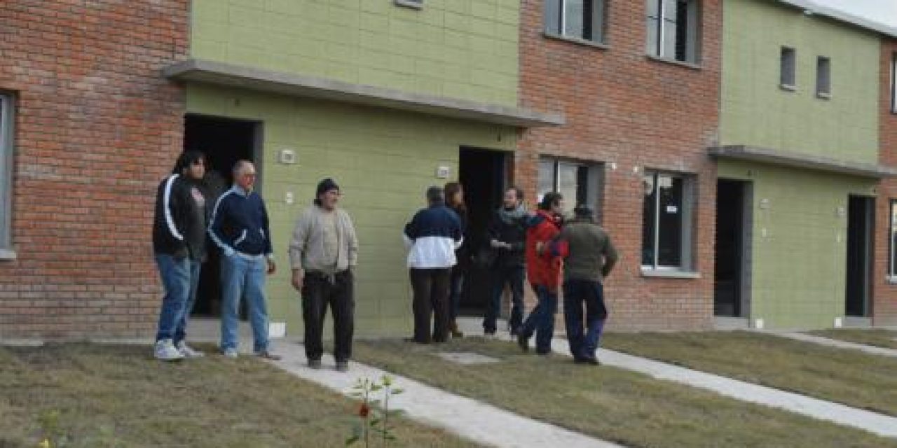 Setenta familias se convertirán en propietarias de las viviendas que habitan