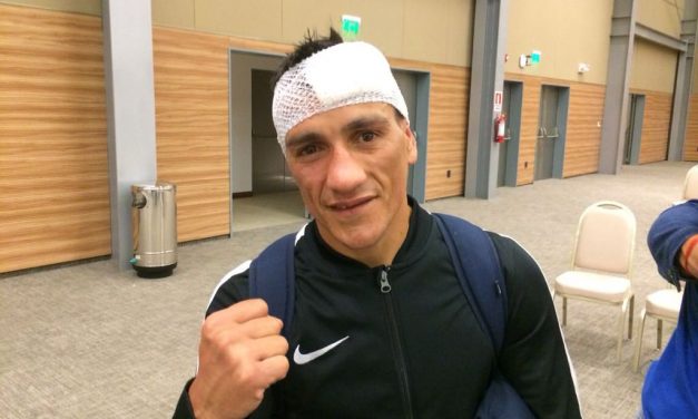 Caril Herrera pelea el viernes, con la sangre en el ojo…y en la frente