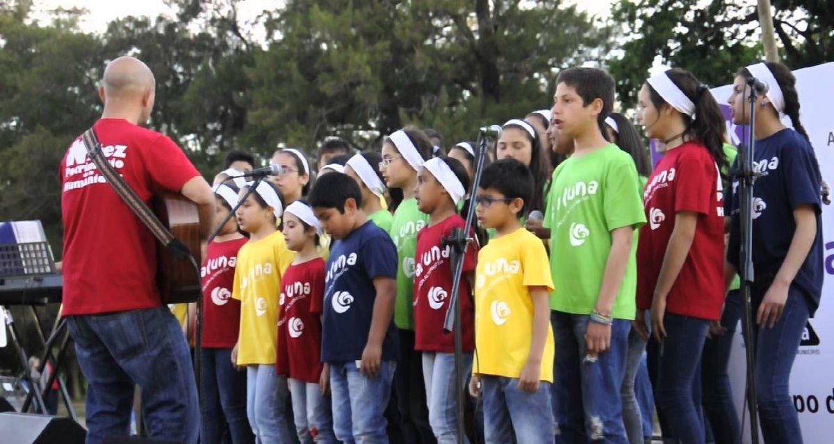 Giraluna: el coro que ayuda a los niños de Nuevo París