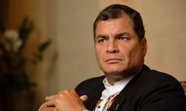 Orden de arresto internacional contra Rafael Correa