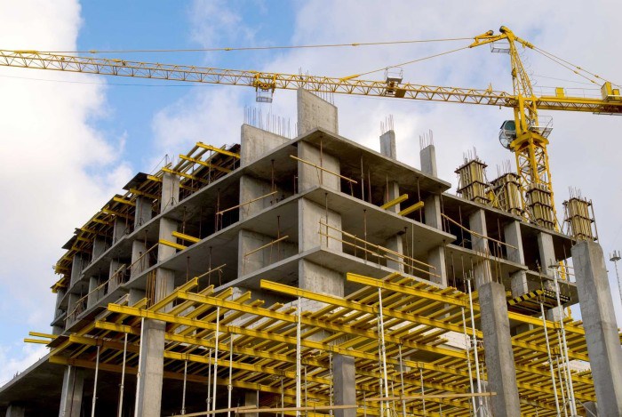 La construcción sigue en caída en obra pública y privada
