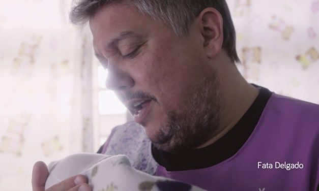 La Fundación Canguro regala abrazos a los recién nacidos que los necesitan