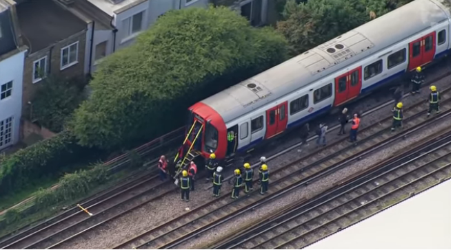 Londres investiga explosión en Metro como ataque terrorista