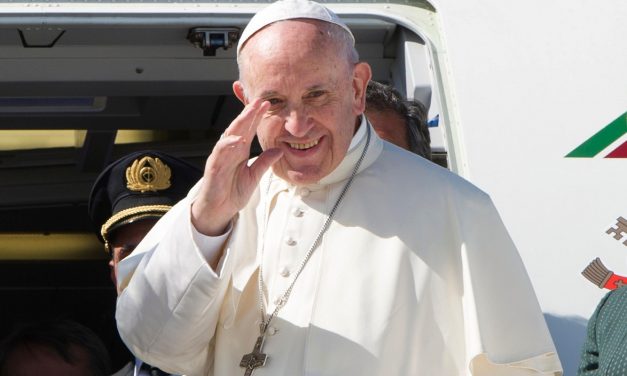 El Papa Francisco llega a Colombia en busca de paz