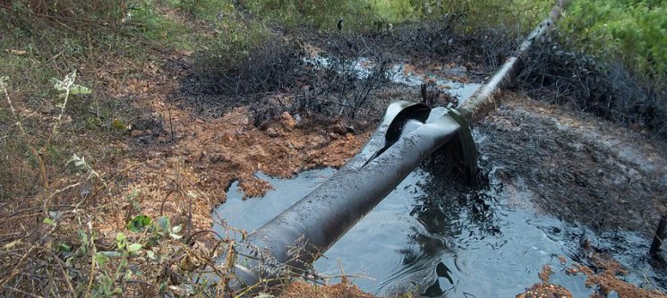 Dinamitan oleoducto en Colombia y provocan catástrofe ambiental