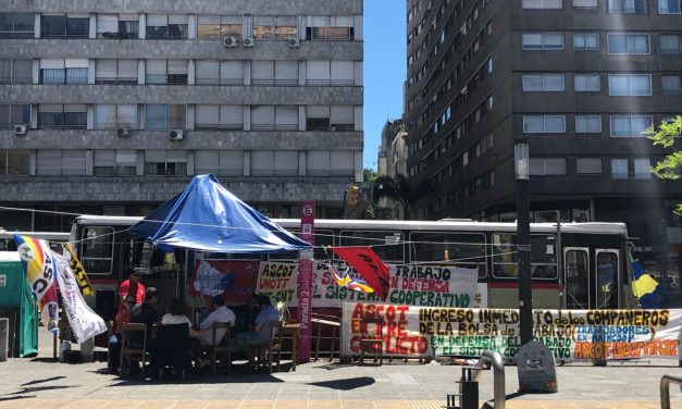 Trabajadores del transporte levantan campamento