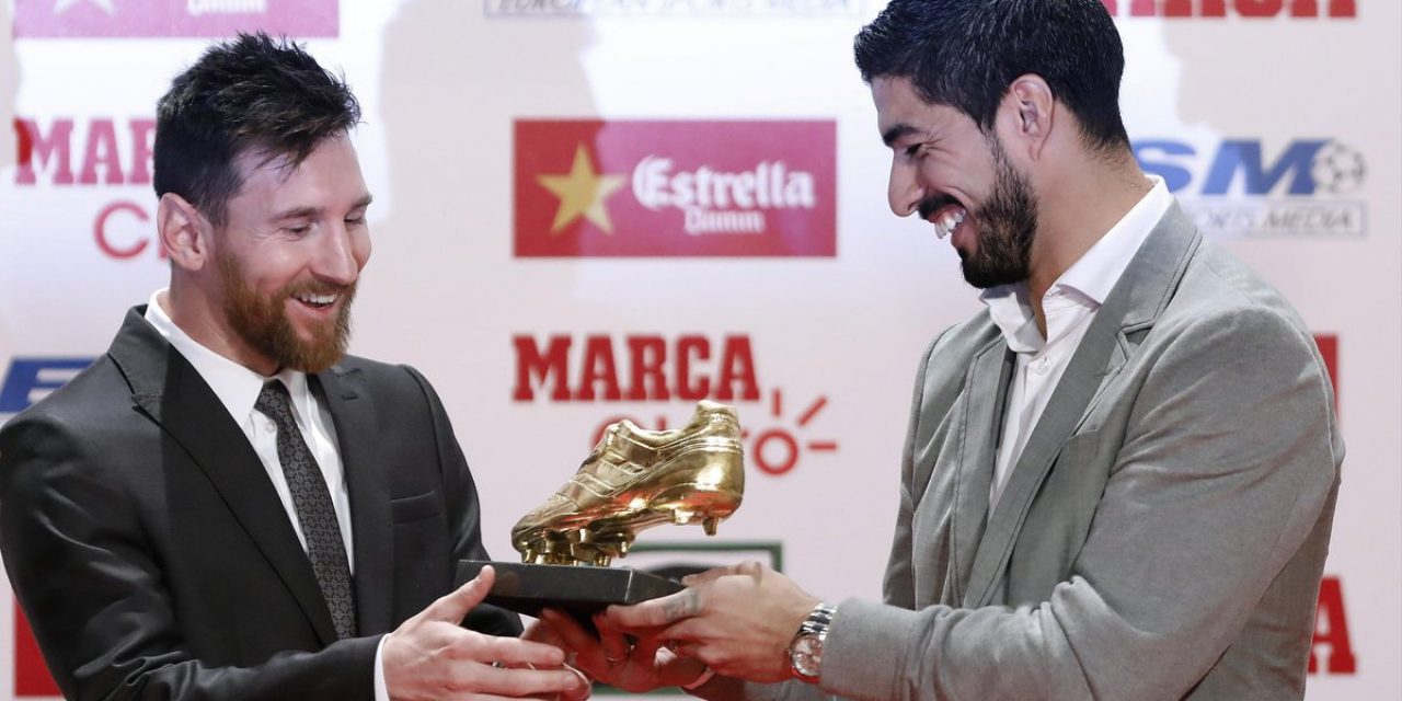 Suárez le entregó la Bota de Oro a Messi