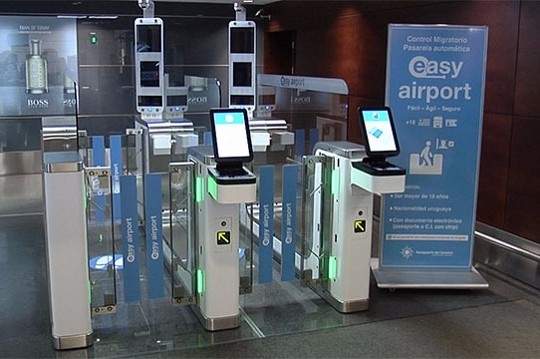 Dirección de Migración añadirá dos pasarelas electrónicas en aeropuerto