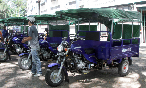 Intendencia entregó motocarros a cambio de Caballos