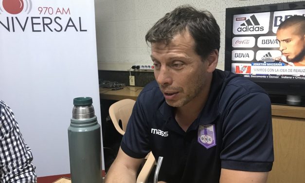 «Bicho» Silveira inauguró la 10ª temporada de «Peloteando»