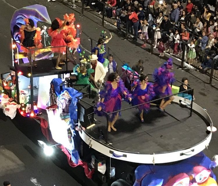 El desfile inaugural del Carnaval con los ojos de Universal (#fotos y videos)