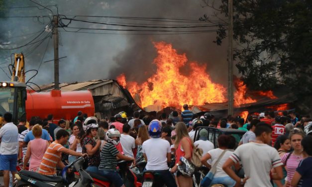 Bagashoping de Salto afectado por fuerte incendio