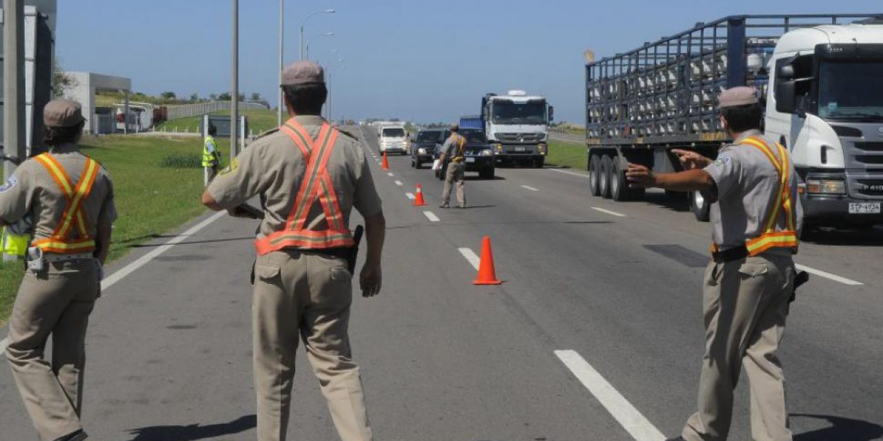 Policía de tránsito controlará documentación de vehículos y de sus ocupantes en Semana de Turismo