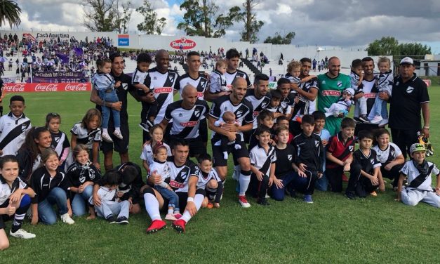 Danubio se quedó con el clásico luego de comenzar perdiendo