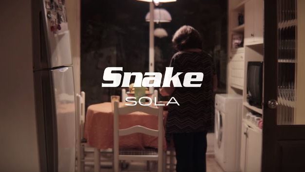 «Snake» estrenó «Sola»: homenaje a las mujeres