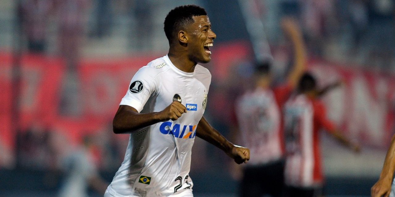 Santos venció a Estudiantes con gol en off side y es líder