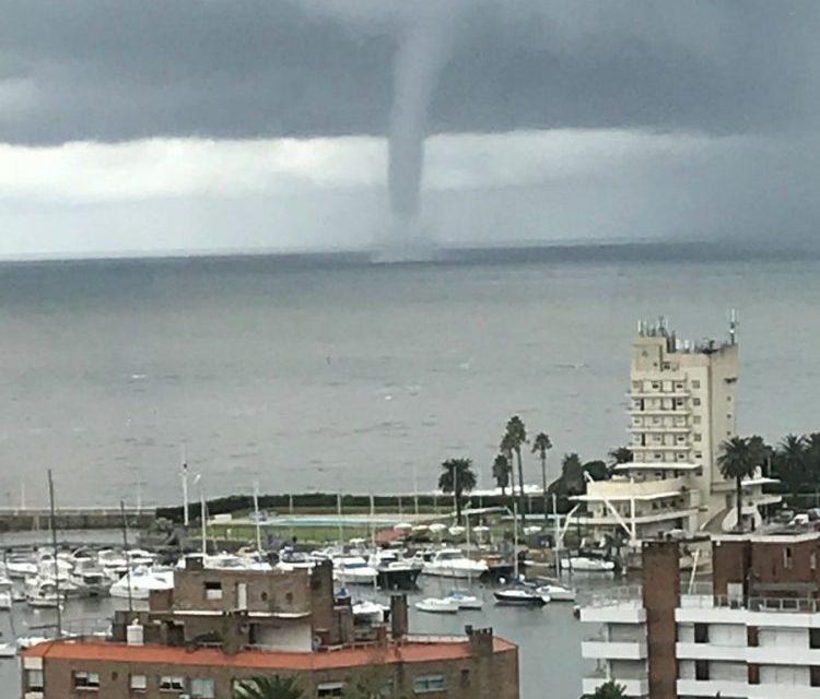 Tromba marina en Montevideo no es riesgosa de acuerdo al INUMET