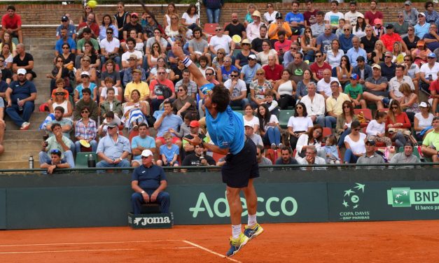 Cuevas deberá luchar en dobles tras caer en singles en Barcelona