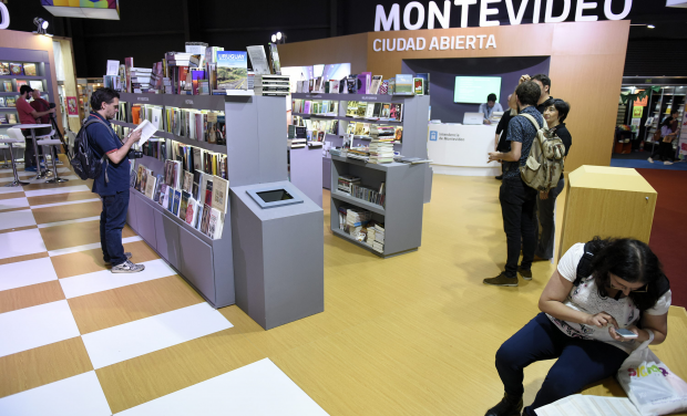 Montevideo inaugura stand en la Feria del Libro de Buenos Aires